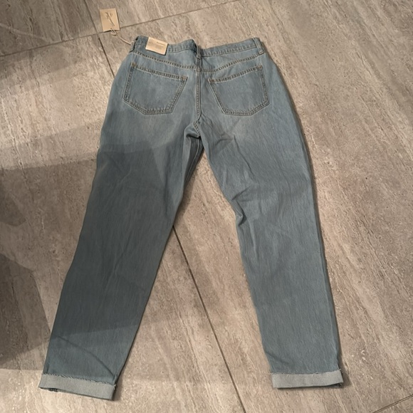 NWT universal thread boyfriend slim hip & thigh tapered leg 100% cotton - Picture 2 of 3